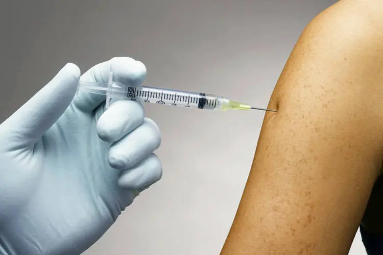 Vacinas: em nível nacional, o objetivo é imunizar 90% das pessoas do grupo prioritário (Thinkstock/Thinkstock)