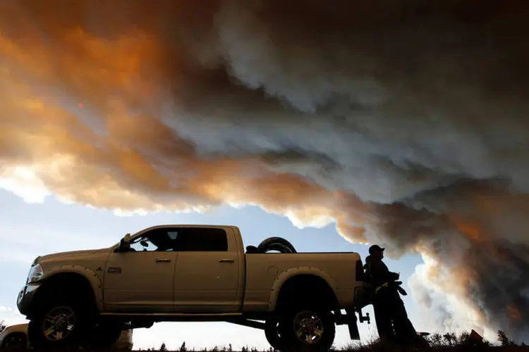 
	Canad&aacute;: os inc&ecirc;ndios &quot;se propagam em dire&ccedil;&atilde;o ao nordeste, se afastando de Fort McMurray (...) e das maiores zonas industriais&quot;
 (Chris Wattie / Reuters)