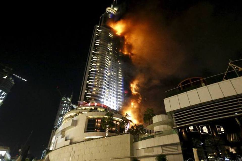 Incêndio atinge prédio de Dubai antes da festa de Ano Novo