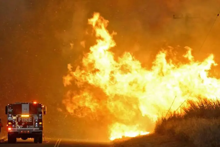 
	Inc&ecirc;ndio: em Santa Barbara, na Calif&oacute;rnia, o inc&ecirc;ndio est&aacute; se espalhando na floresta Los Padres
 (Ron Eliason / Reuters)