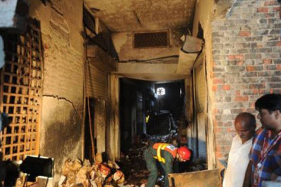 Sobe para 23 número de mortos em incêndio no Paquistão