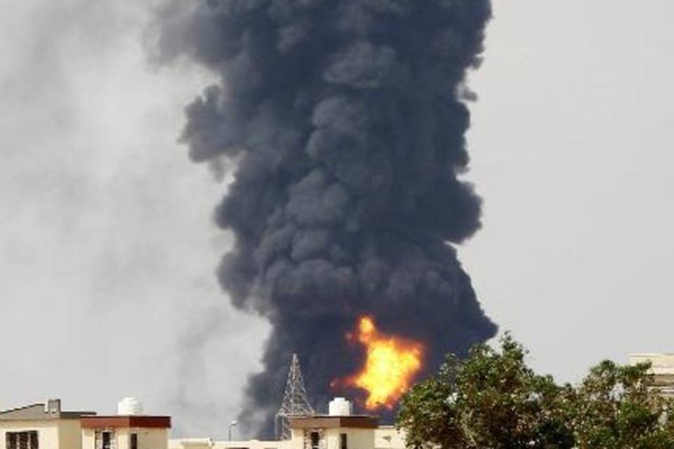 Itália envia 7 aviões para combater incêndio na Líbia