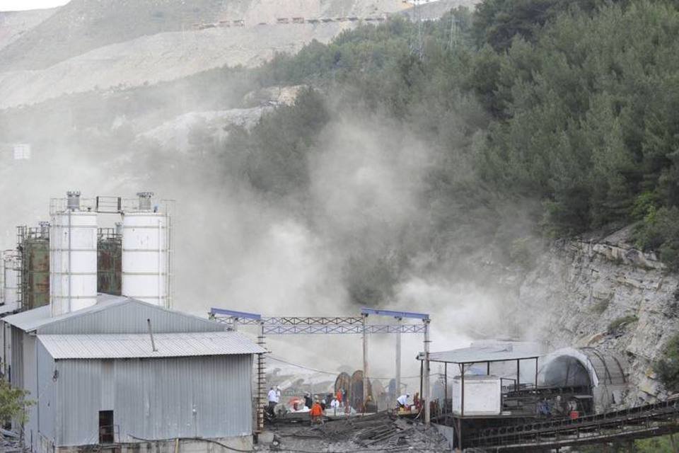 Incêndio mata 245 e esperança diminui na Turquia
