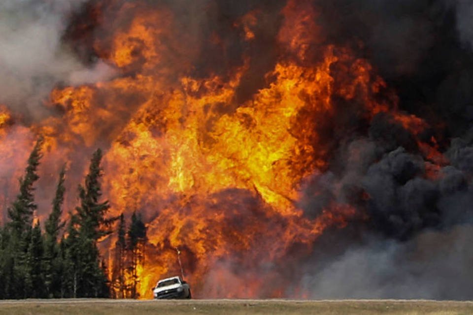 Um poderoso incêndio devasta o Canadá; veja imagens