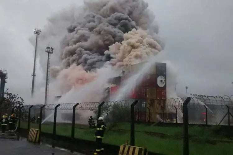 
	Um inc&ecirc;ndio tomou conta do terminal da Localfrio: segundo funcion&aacute;rios dos prontos-socorros, nenhum paciente evoluiu para um quadro grave
 (Reprodução/Facebook/Corpo de Bombeiros da PMESP)