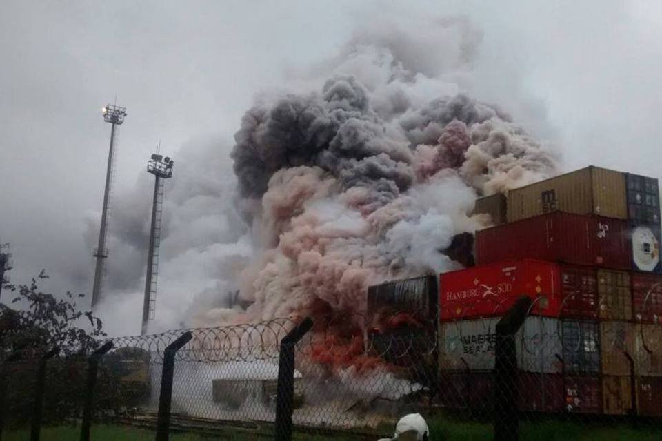 Incêndio no Porto de Santos é contido pelos Bombeiros