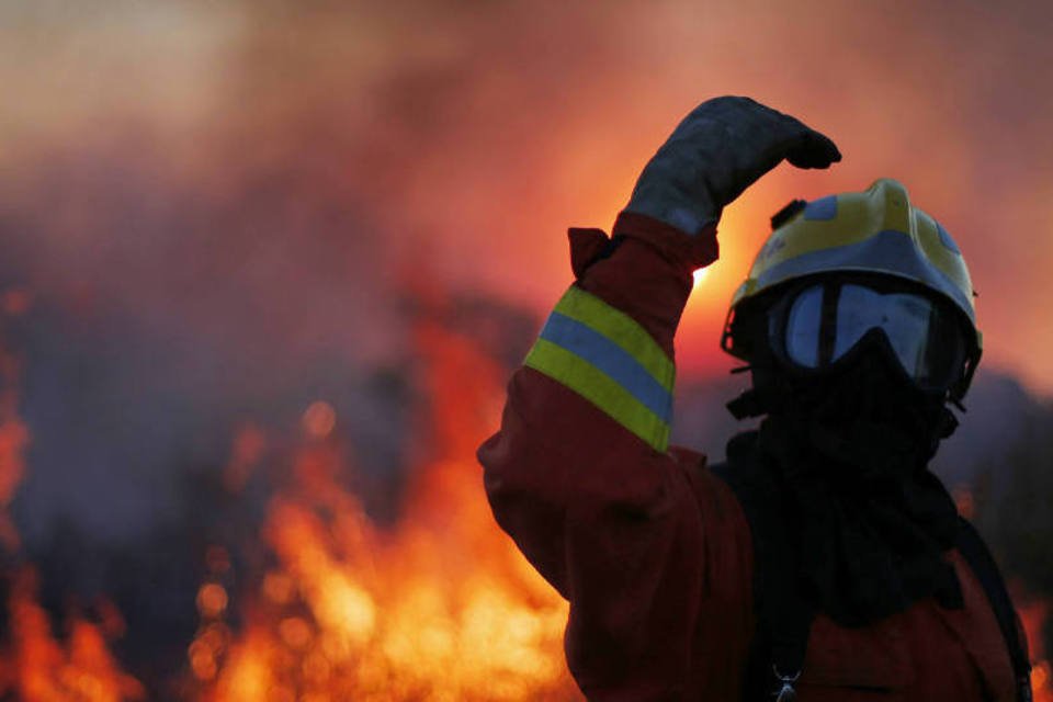 Fogo já consumiu 300 hectares de parque nacional no Rio