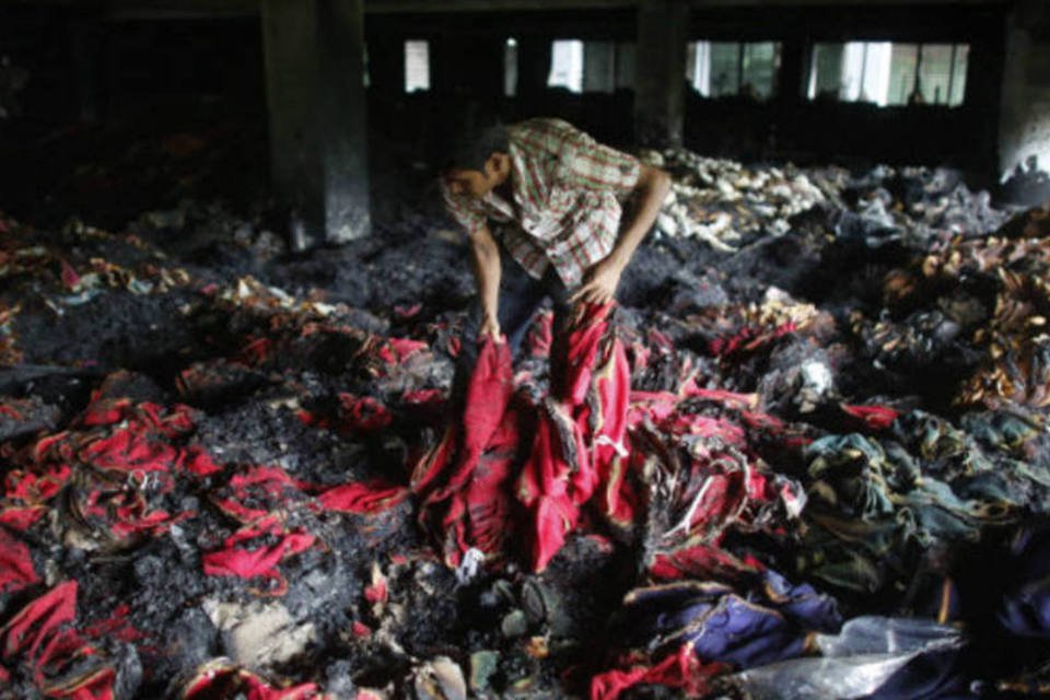 Pelo menos oito morrem em confecção em Bangladesh