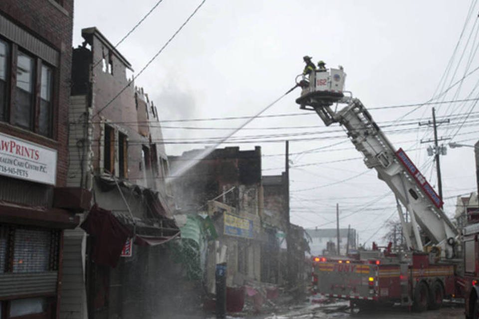 Tempestade Sandy: fogo destrói pelo menos 80 casas no Queens