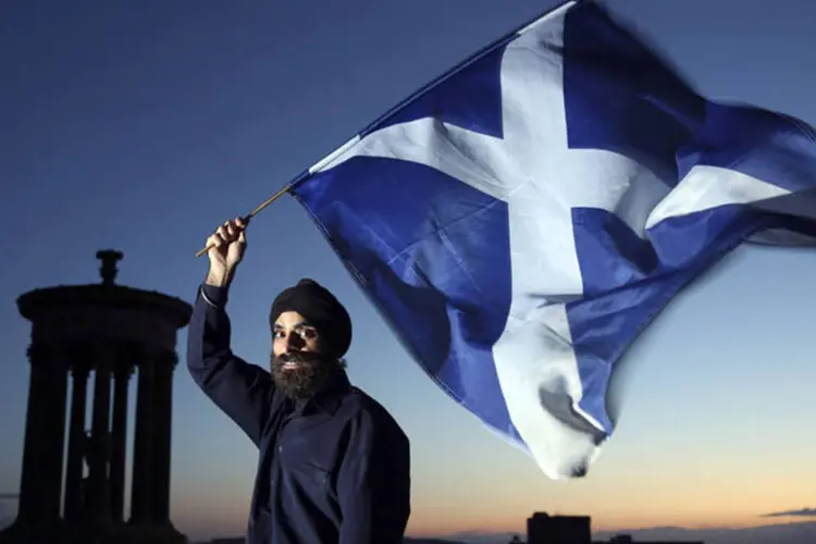 Manpreet Sing Makkar, ativista da campanha pela independência da Escócia, posa para foto em Edimburgo (Paul Hackett/Reuters)