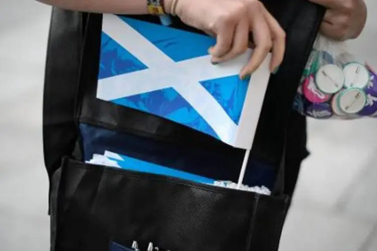 Mulher faz campanha pela independência da Escócia: referendo será quinta-feira (Leon Neal/AFP)
