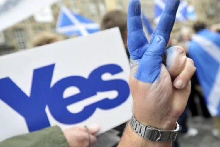 
	Partid&aacute;rios da independ&ecirc;ncia da Esc&oacute;cia: nacionalistas acusam David Cameron de coordenar uma campanha de medo promovida por empres&aacute;rios
 (Andy Buchanan/AFP)