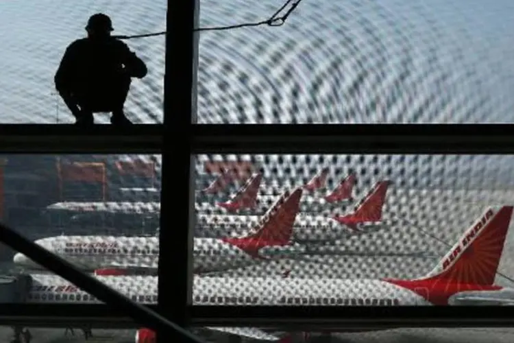 Aviões estacionados no aeroporto internacional de Nova Délhi (AFP/ Andrew Caballero-Reynolds)