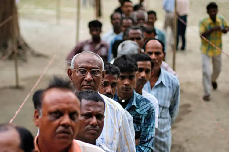 
	Fila para votar na &Iacute;ndia:&nbsp;66,37% das 814 milh&otilde;es de pessoas aptas a votar participaram
 (REUTERS/Adnan Abidi)