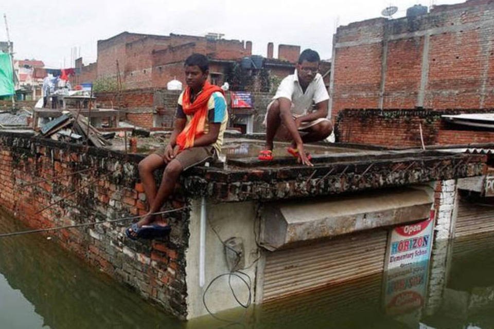 Enchentes na Índia deixam 300 mortos e mais de 6 mi afetados