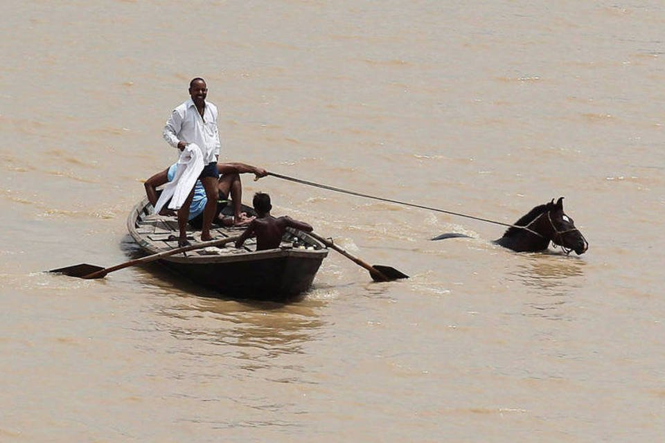 Enchentes deixam 22 mortos e 170 mil desabrigados na Índia