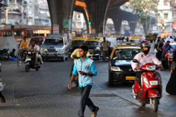 
	Rua de Mumbai, na &Iacute;ndia: tribunal n&atilde;o anunciou quando liberta&ccedil;&atilde;o vai ocorrer
 (Sajjad Hussain/AFP)