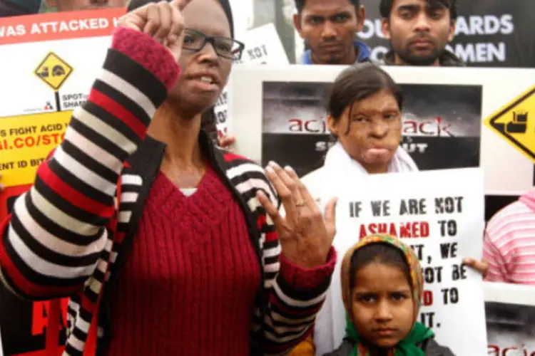 A indiana Laxmi e outros voluntários da ONG Stop Acid Attacks: ela encontrou o amor em outro ativista da mesma causa (Hindustan Times via Getty Images)