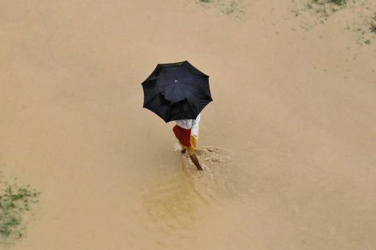 Cerca de 40 embarcações não regressaram ao porto após uma tempestade na costa de Bengala, no Leste da Índia (Reuters)