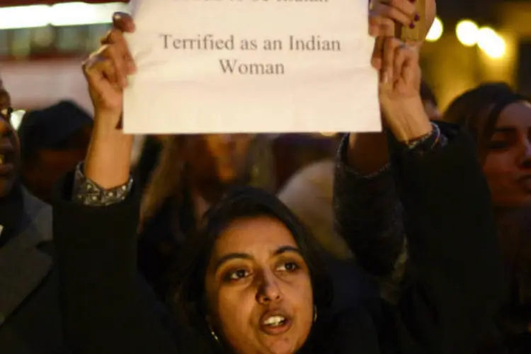 Manifestantes protestam contra a falta de segurança para as mulheres na Índia, após morte de estudante vítima de estupro coletivo (REUTERS/Paul Hackett)
