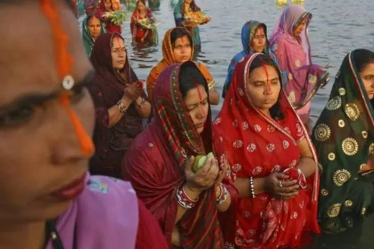 Festival de Chath, em honra ao deus hindu do Sol, na Índia (REUTERS)