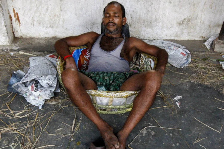 
	Indiano tira um cochilo em cesta durante dia de calor em Calcut&aacute;, &Iacute;ndia: n&uacute;meros mostram que a temperatura m&eacute;dia da Terra em abril estava 1,1&ordm; Celsius acima da m&eacute;dia do s&eacute;culo 20
 (Rupak De Chowdhuri/Reuters)
