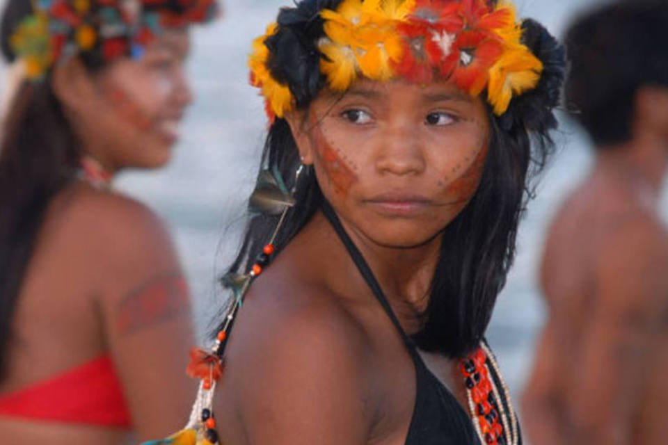 Professora observa “festas e cantorias” para ensinar índios