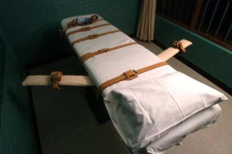
	Cama para inje&ccedil;&atilde;o letal: A decis&atilde;o, apoiada por cinco dos nove magistrados do tribunal, mant&eacute;m a situa&ccedil;&atilde;o atual e autoriza estados como Oklahoma e Fl&oacute;rida a retomarem a aplica&ccedil;&atilde;o da pena de morte, paralisada desde janeiro
 (Getty Images)