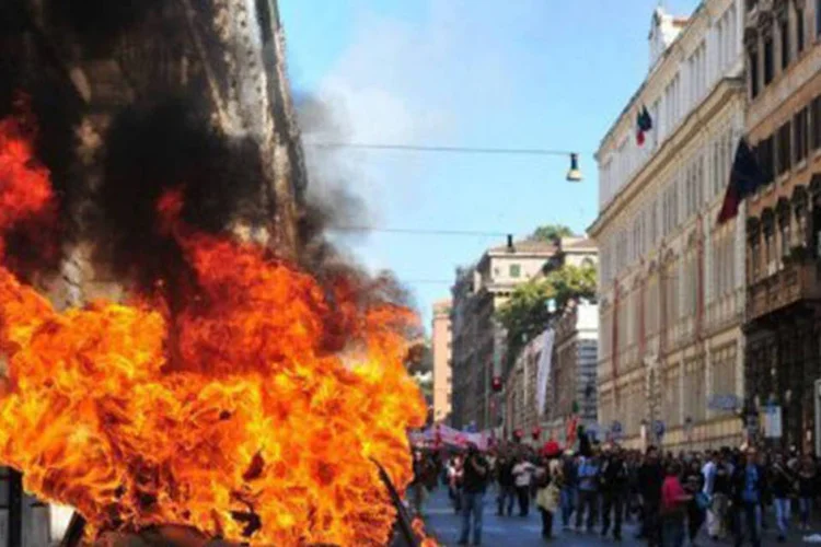 Protestos na Itália: governo é pressionado para fazer novos cortes (Alberto Pizzoli/AFP)