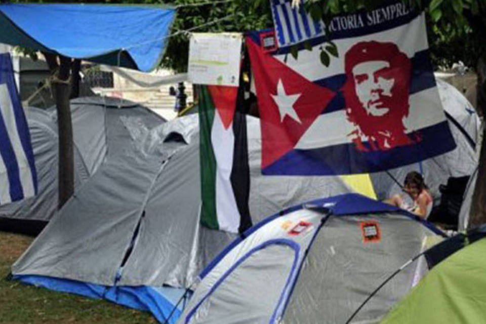 Prefeito de Atenas pede a 'indignados' que deixem praça