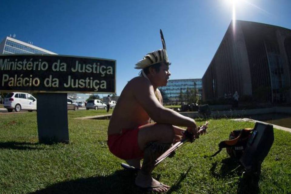 Em Brasília, índios ocupam acessos do Ministério da Justiça