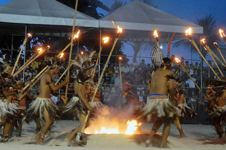 Índios Terena em celebração: de acordo com Souza, os estados que apresentam maior vulnerabilidade são Acre, Amapá, Pará, Maranhão e Piauí. (Wikimedia Commons)