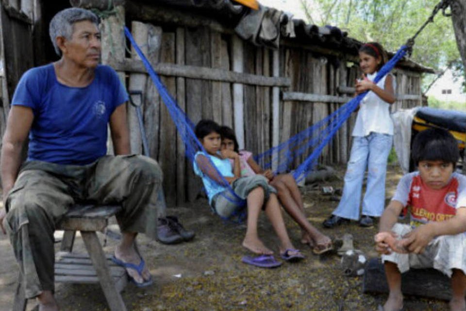 Paraguai assina lei que expropria terra em favor de índios