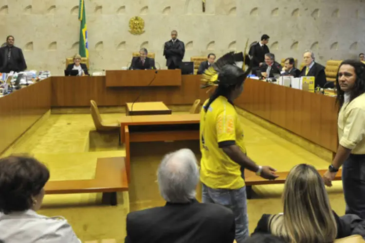 Durante o voto do ministro Luiz Fux, os índios Araju Sepeti Guarani e Carlos Pankararu iniciaram uma manifestação no plenário e foram repreendidos (José Cruz/ABr)