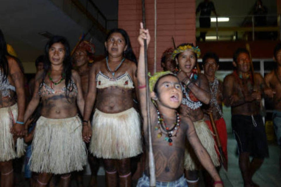 Índios ocupam sede da Funai em Brasília