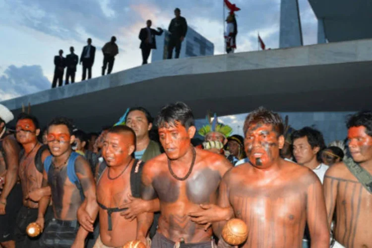 
	&Iacute;ndios fazem manifesta&ccedil;&atilde;o em frente ao Pal&aacute;cio do Planalto contra a PEC 215
 (Valter Campanato/ABr)