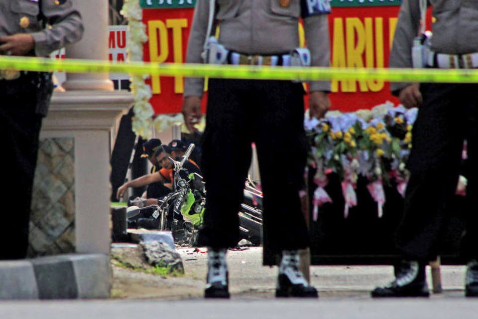 Indonésia vincula atentado suicida em delegacia com EI