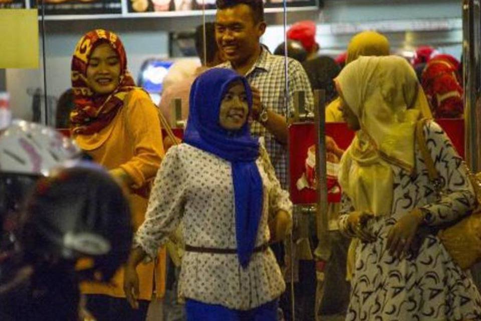 Província indonésia proíbe vida noturna para mulheres