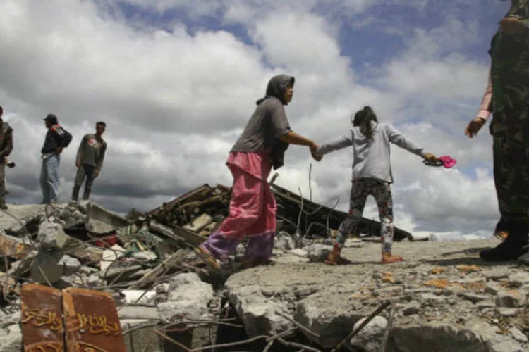 
	Terremoto: tremor aconteceu na noite de ontem a 24 quil&ocirc;metros de profundidade e 28 quil&ocirc;metros ao norte da cidade de Sorong
 (REUTERS/Roni Bintang)