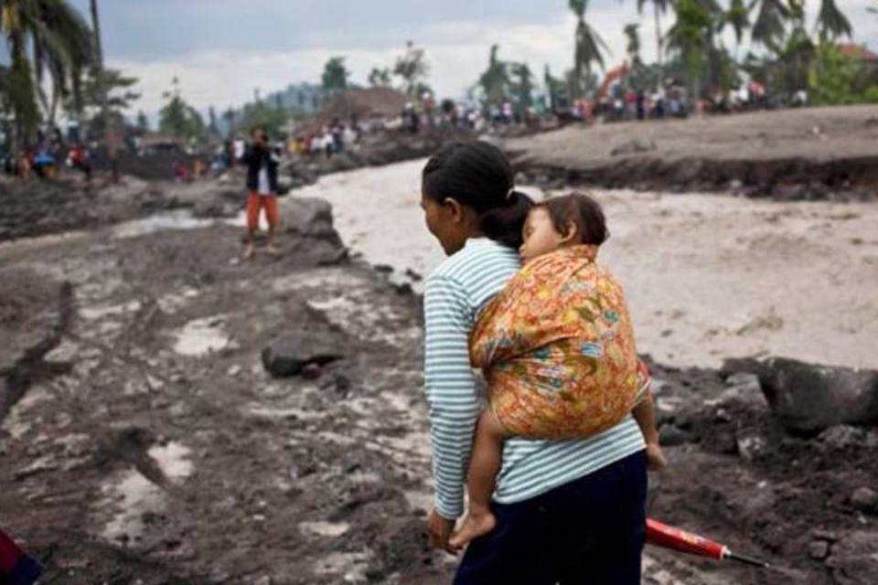 Menina dada por morta no tsunami de 2004 reaparece na Indonésia