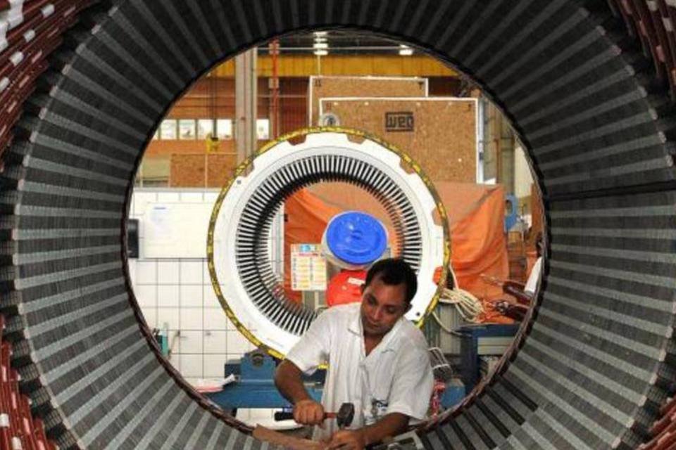 Confiança da Indústria aumenta quase 1 ponto, mostra FGV