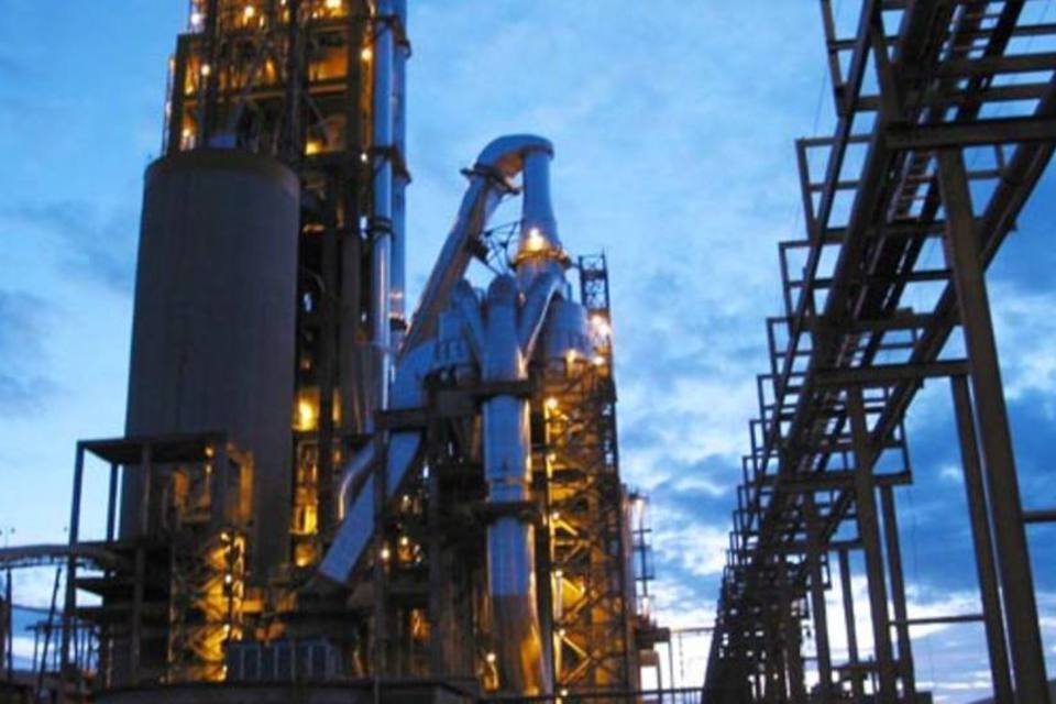 IBGE: produção industrial cai 2,1% em abril ante março