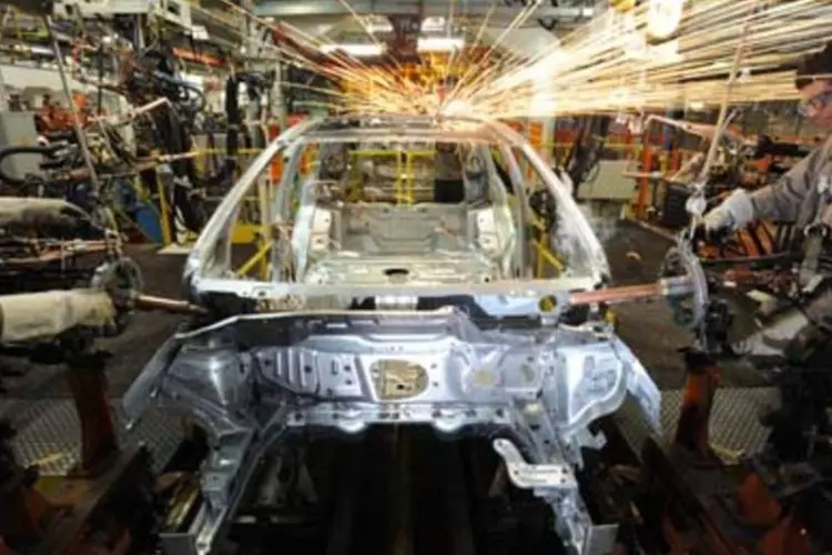 Linha de produção de carros: PIB da indústria subiu 1,9% (.)