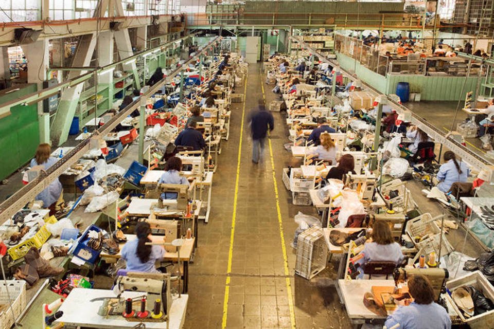 Confiança da indústria avança 1,9% em janeiro, diz a FGV