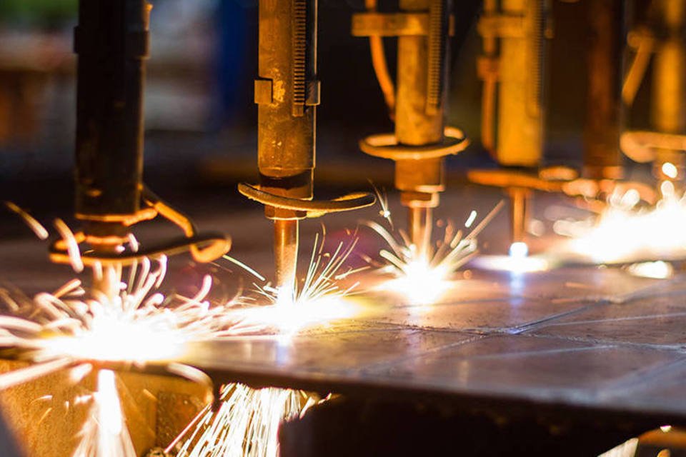 Produção industrial cai 0,3% em junho, diz IBGE