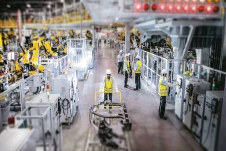 
	Ind&uacute;stria: no acumulado de 12 meses at&eacute; outubro, o INA registra queda de 4,8%
 (Germano Luders/EXAME)