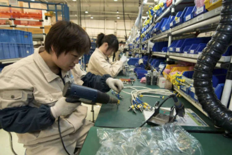 Indústria chinesa de peças eletrônicas (REUTERS/Ed Jones)