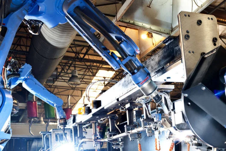 
	Ind&uacute;stria: a produ&ccedil;&atilde;o industrial brasileira deve ter encerrado 2015 com queda de mais de 8 por cento
 (Thinkstock)