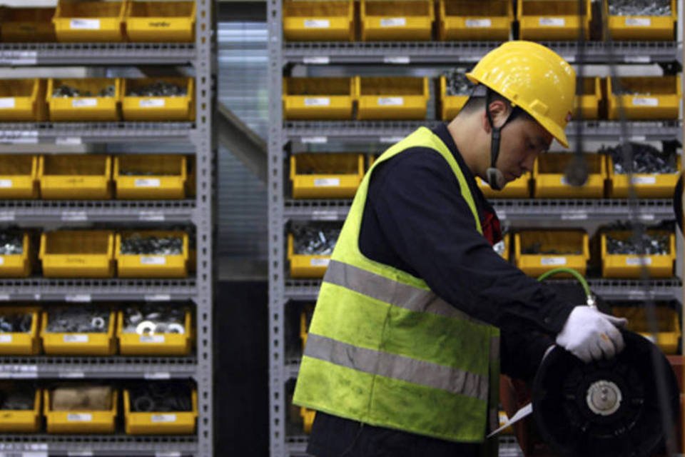 Encomendas à indústria dos EUA caem 2% em janeiro