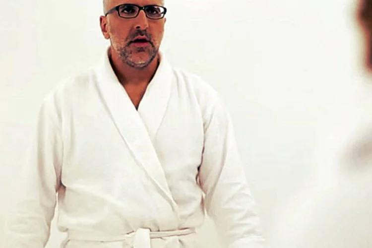 Antonio Tabet em "Inferno": no vídeo interditado pelo YouTube, humorista interpreta Pedro Aguiar (Reprodução/Youtube)
